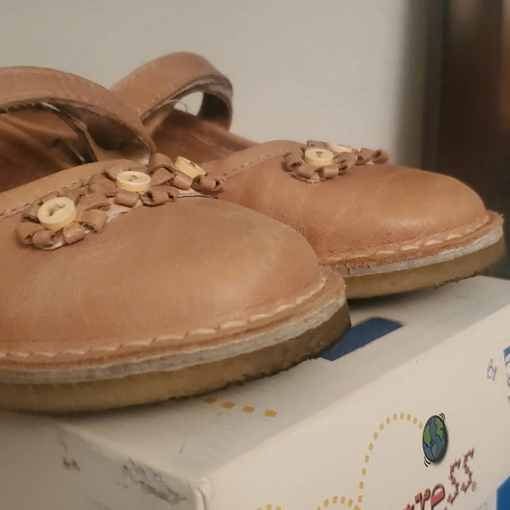 Shoes - Picture 4 of 5